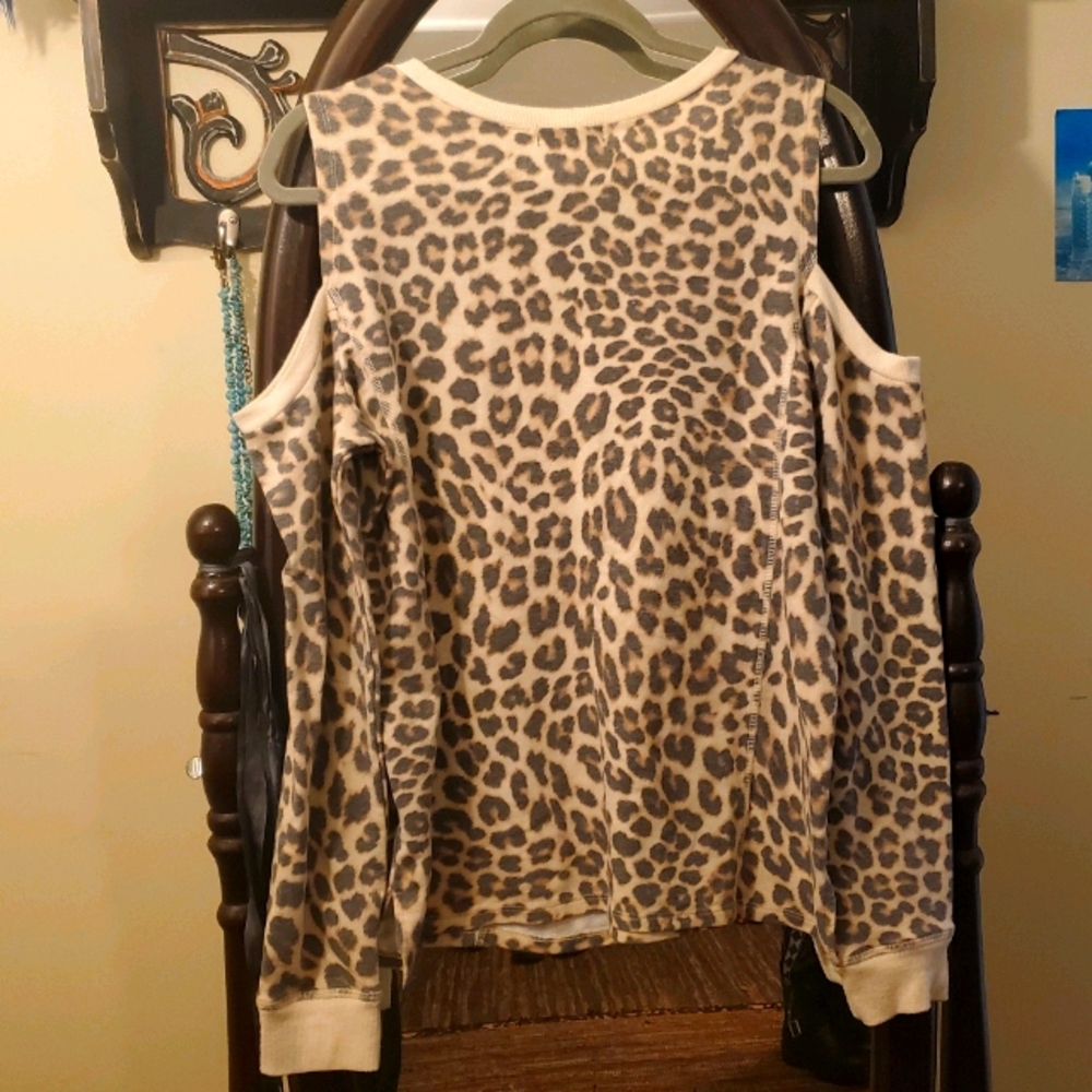 ☀️5/$25 Cold Shoulder Top